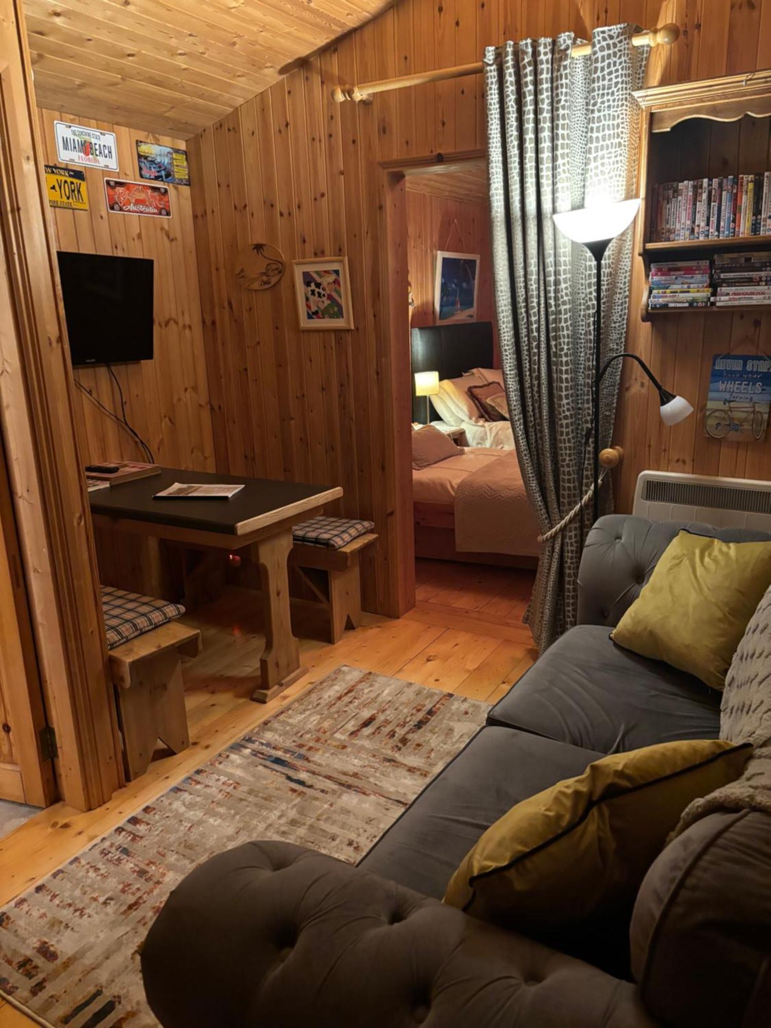 Cosy Countryside Log Cabin Kilkenny Extérieur photo